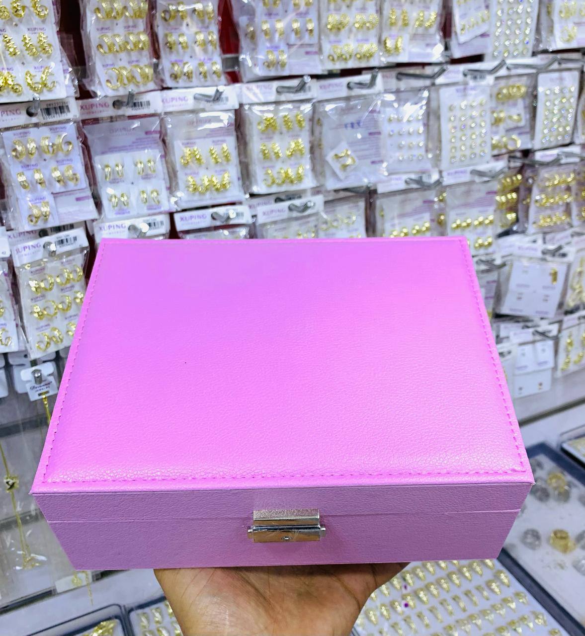 Coffret à bijoux rose avec compartiments multiples