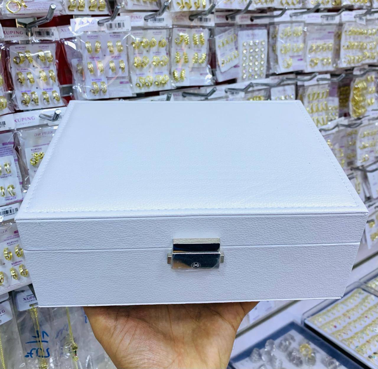 Coffret à bijoux rose avec compartiments multiples