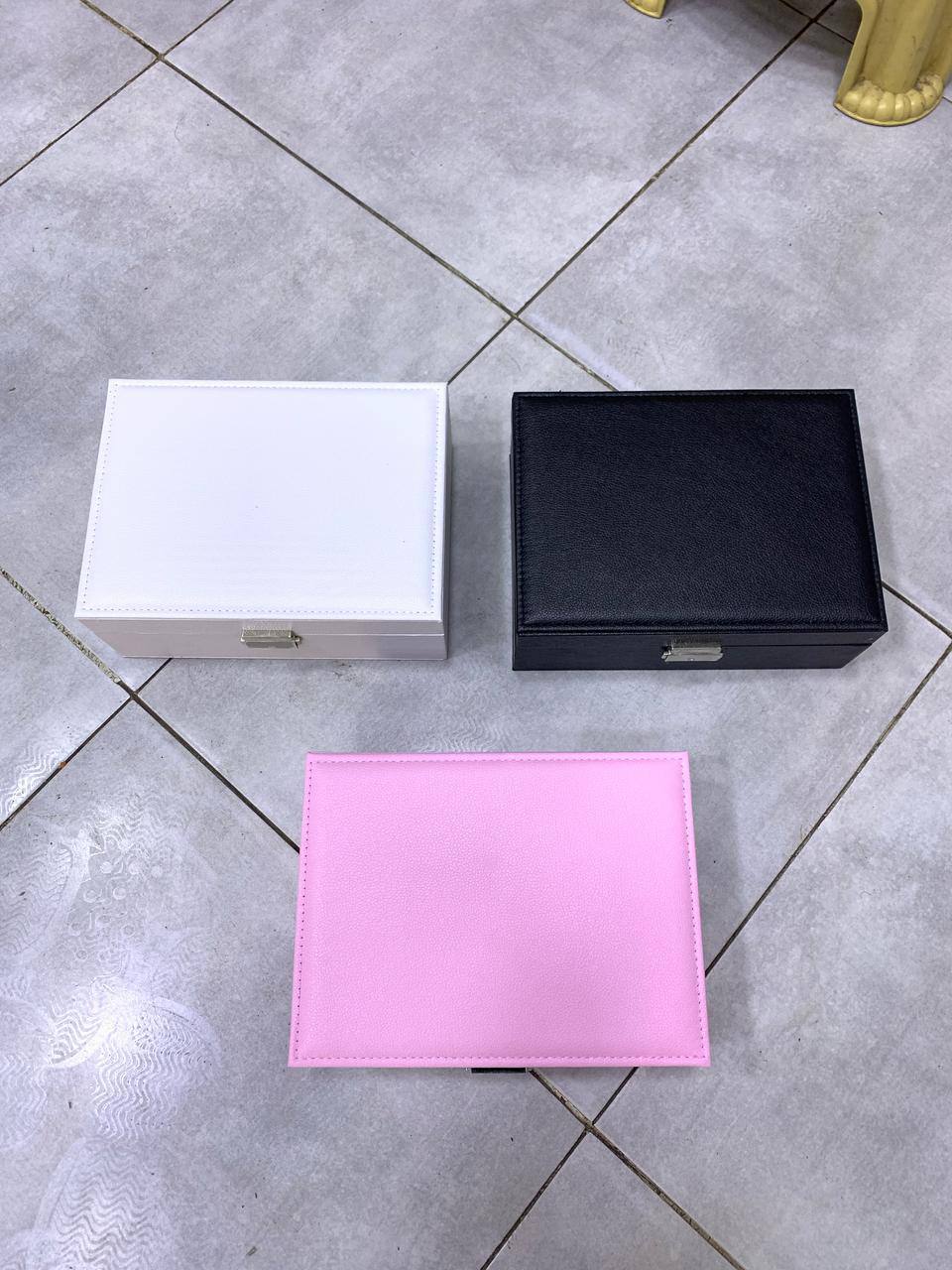 Coffret à bijoux rose avec compartiments multiples