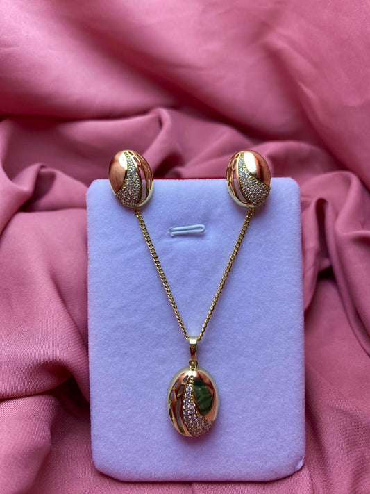 Parure dorée élégante